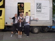 Geniessen das Spielen im Playback-Mobil